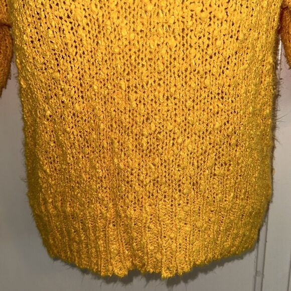 Vintage 80s Sunny (Stein Mart) Golden Yellow Short Sleeve Boucle Acrylic Sweater - Picture 3 of 9